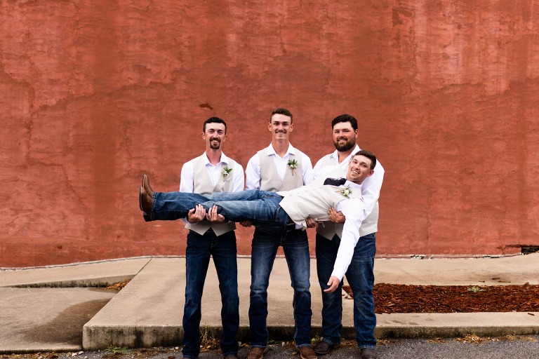 Novelty Missouri Wedding Photographer | Missouri Wedding Photographer | Warrenton Missouri Photographer | High Hill Missouri Photographer | Wentzville Missouri Photographer | Montgomery City Missouri Photographer | Wedding Photographer  Country Wedding | Outdoor Wedding |