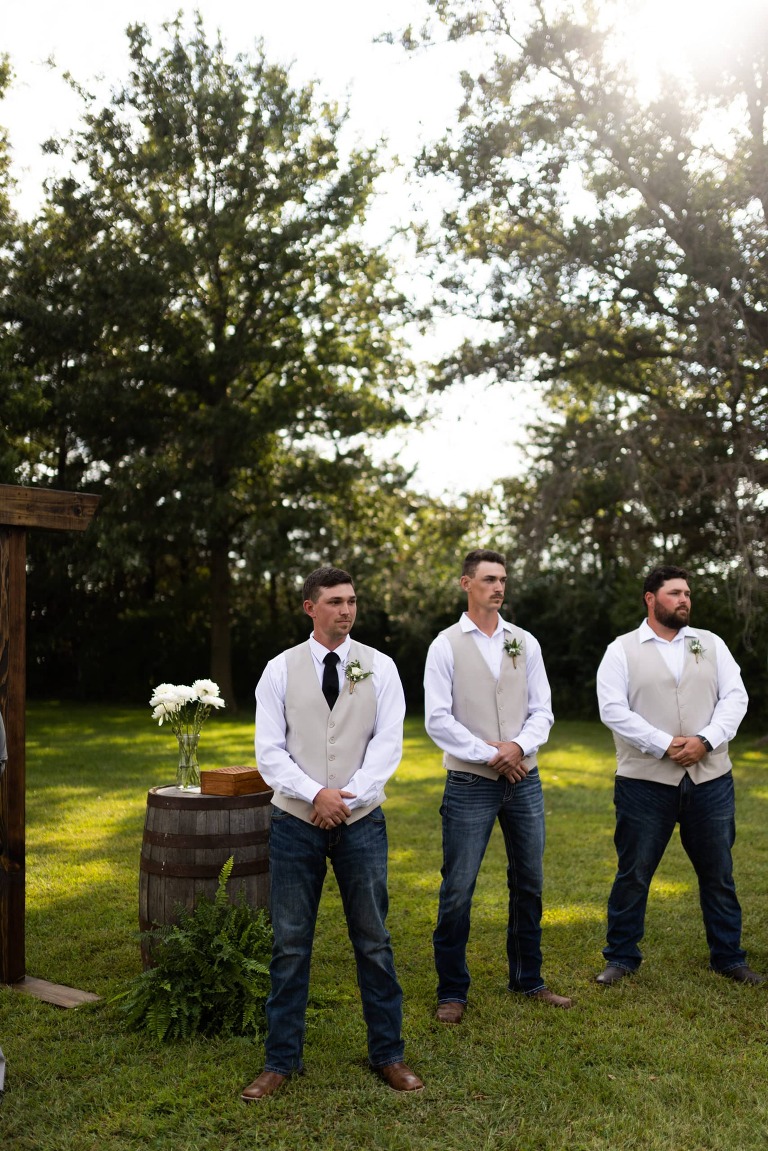 Novelty Missouri Wedding Photographer | Missouri Wedding Photographer | Warrenton Missouri Photographer | High Hill Missouri Photographer | Wentzville Missouri Photographer | Montgomery City Missouri Photographer | Wedding Photographer  Country Wedding | Outdoor Wedding |