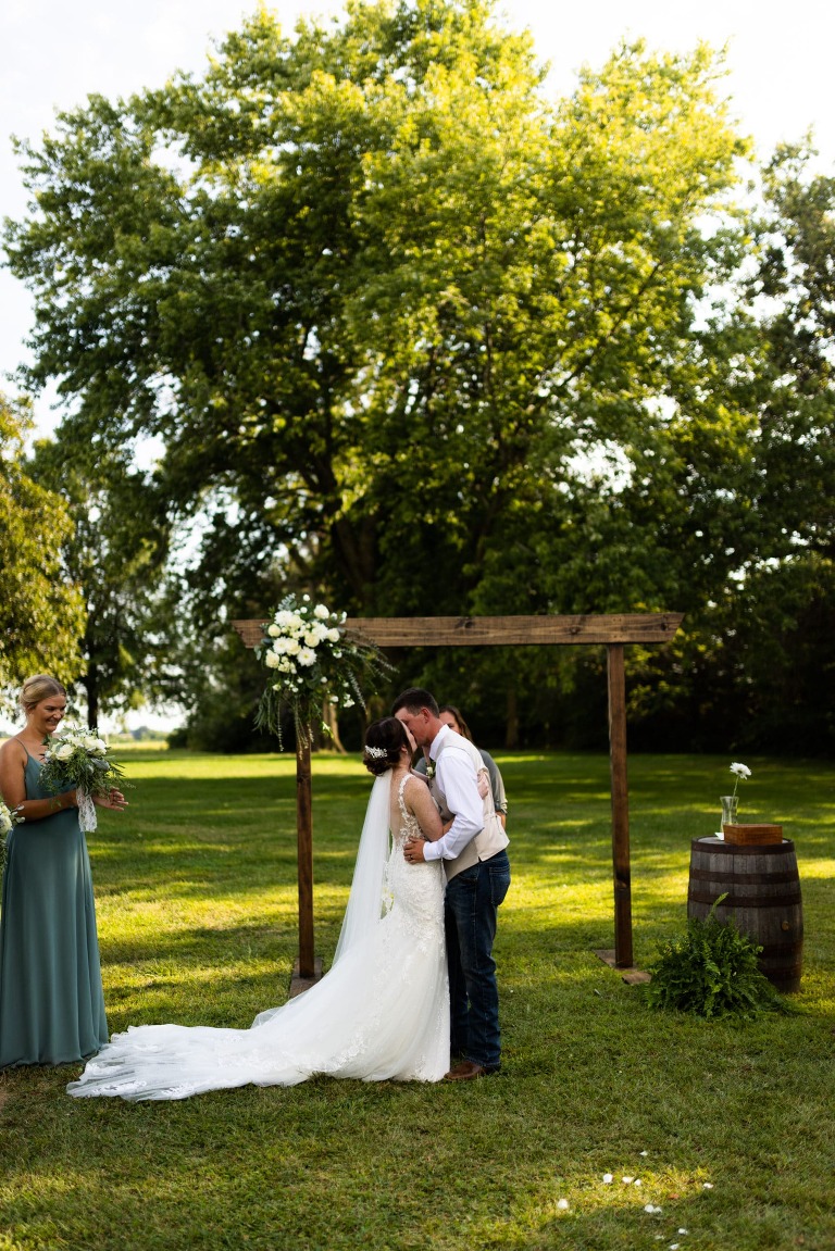Novelty Missouri Wedding Photographer | Missouri Wedding Photographer | Warrenton Missouri Photographer | High Hill Missouri Photographer | Wentzville Missouri Photographer | Montgomery City Missouri Photographer | Wedding Photographer  Country Wedding | Outdoor Wedding |