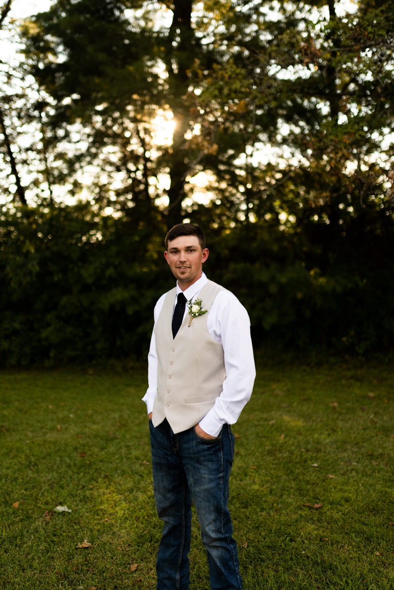 Novelty Missouri Wedding Photographer | Missouri Wedding Photographer | Warrenton Missouri Photographer | High Hill Missouri Photographer | Wentzville Missouri Photographer | Montgomery City Missouri Photographer | Wedding Photographer  Country Wedding | Outdoor Wedding |