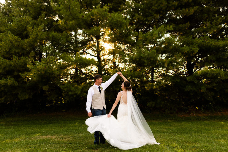 Novelty Missouri Wedding Photographer | Missouri Wedding Photographer | Warrenton Missouri Photographer | High Hill Missouri Photographer | Wentzville Missouri Photographer | Montgomery City Missouri Photographer | Wedding Photographer  Country Wedding | Outdoor Wedding |