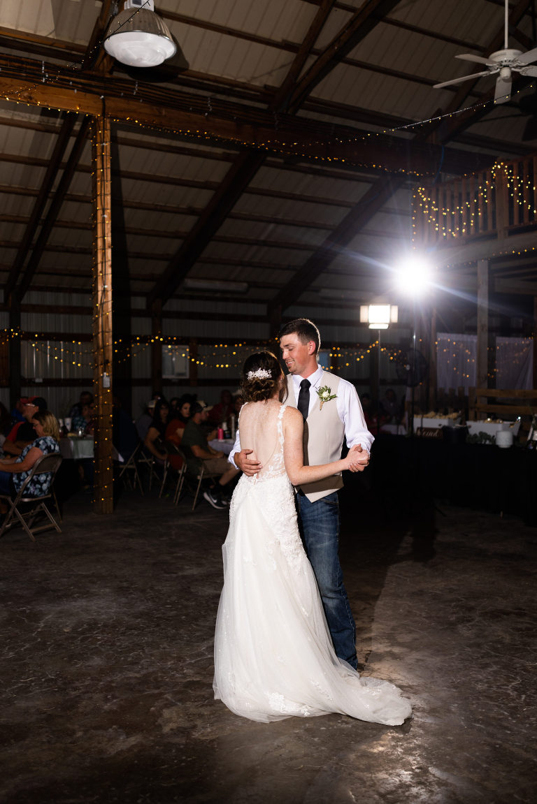 Novelty Missouri Wedding Photographer | Missouri Wedding Photographer | Warrenton Missouri Photographer | High Hill Missouri Photographer | Wentzville Missouri Photographer | Montgomery City Missouri Photographer | Wedding Photographer  Country Wedding | Outdoor Wedding |