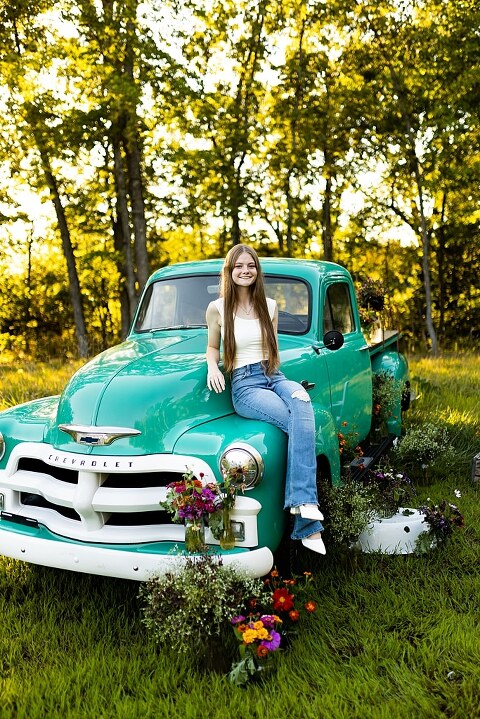 Cousin Crew Flower Truck Mini Session in Warrenton MO, High Hill Mo photographer, Flower Truck Mini Session, Mini Session, teal truck photo shoot