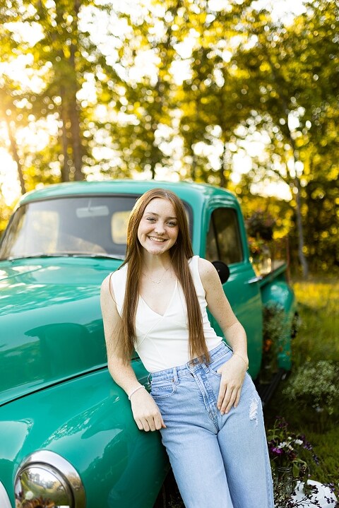 Cousin Crew Flower Truck Mini Session in Warrenton MO, High Hill Mo photographer, Flower Truck Mini Session, Mini Session, teal truck photo shoot