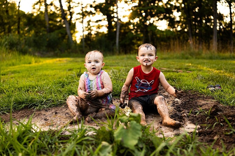 Playful family photo session in High Hill Missouri with mom and four kids enjoying bubbles, sprinkler fun, mud, and sunshine during summertime minis.