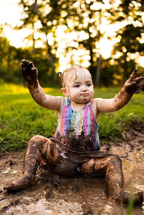 Playful family photo session in High Hill Missouri with mom and four kids enjoying bubbles, sprinkler fun, mud, and sunshine during summertime minis.