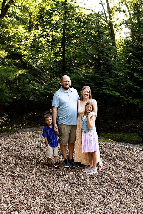 Extended family photos at Innsbrook Missouri with kids, grandparents, and parents celebrating an anniversary in summer heat.