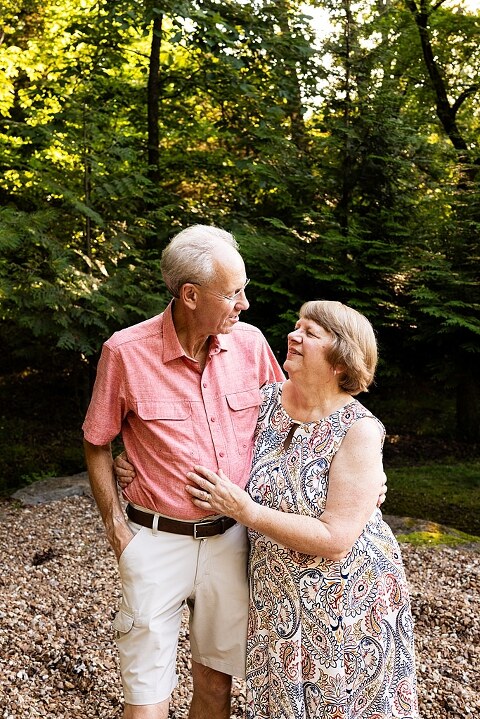 Extended family photos at Innsbrook Missouri with kids, grandparents, and parents celebrating an anniversary in summer heat.