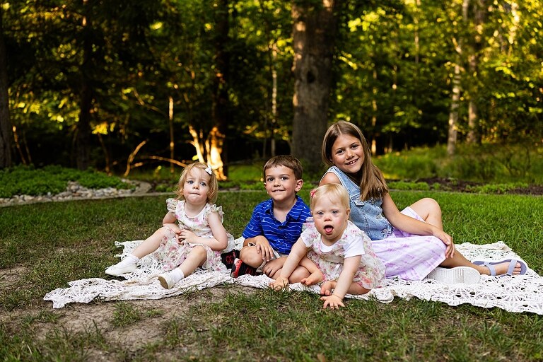 Extended family photos at Innsbrook Missouri with kids, grandparents, and parents celebrating an anniversary in summer heat.