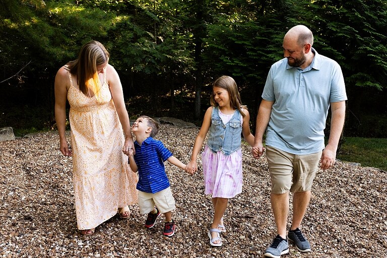 Extended family photos at Innsbrook Missouri with kids, grandparents, and parents celebrating an anniversary in summer heat.