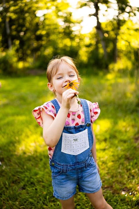 Kids exploring during Summertime Minis core memories session | Children running and laughing during summer adventure photos  | Mom with kids capturing real life summertime memories