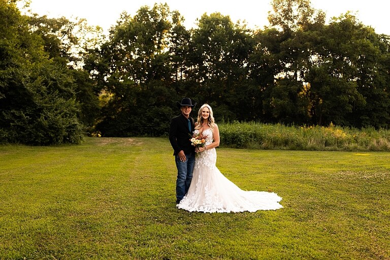 Rooster's Farm and Pumpkin Patch Wedding Venue | Missouri Wedding Photographer | Jonesburg Wedding Photographer | Outdoor Wedding Venue in Missouri | Central Missouri Wedding Photographer | Montgomery Missouri Wedding | Warrenton Missouri Wedding Venue | High Hill Missouri Wedding | Country Wedding Venue |