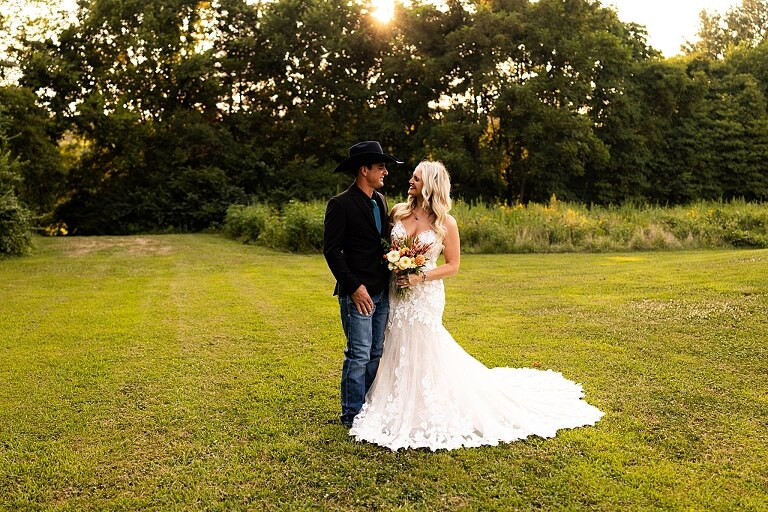 Rooster's Farm and Pumpkin Patch Wedding Venue | Missouri Wedding Photographer | Jonesburg Wedding Photographer | Outdoor Wedding Venue in Missouri | Central Missouri Wedding Photographer | Montgomery Missouri Wedding | Warrenton Missouri Wedding Venue | High Hill Missouri Wedding | Country Wedding Venue |