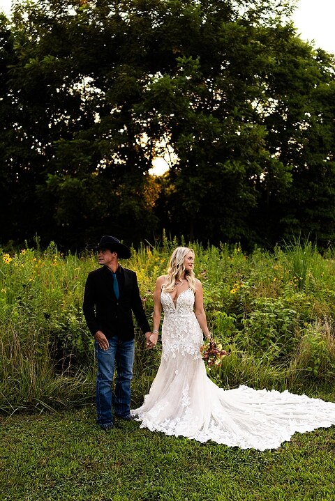 Rooster's Farm and Pumpkin Patch Wedding Venue | Missouri Wedding Photographer | Jonesburg Wedding Photographer | Outdoor Wedding Venue in Missouri | Central Missouri Wedding Photographer | Montgomery Missouri Wedding | Warrenton Missouri Wedding Venue | High Hill Missouri Wedding | Country Wedding Venue |