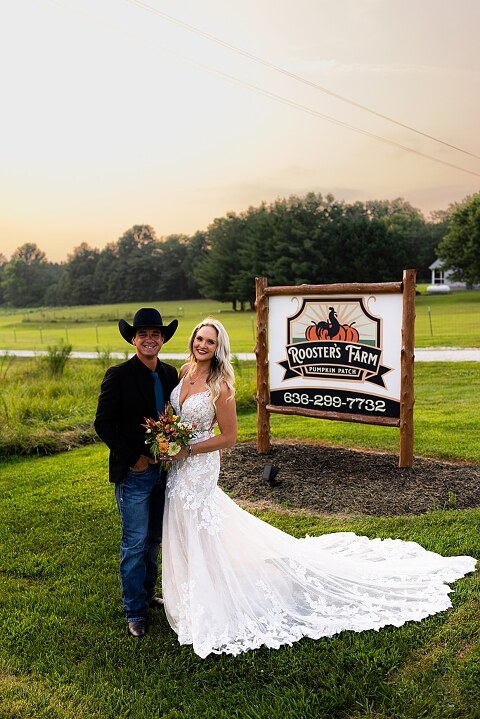 Rooster's Farm and Pumpkin Patch Wedding Venue | Missouri Wedding Photographer | Jonesburg Wedding Photographer | Outdoor Wedding Venue in Missouri | Central Missouri Wedding Photographer | Montgomery Missouri Wedding | Warrenton Missouri Wedding Venue | High Hill Missouri Wedding | Country Wedding Venue |