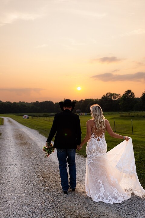 Rooster's Farm and Pumpkin Patch Wedding Venue | Missouri Wedding Photographer | Jonesburg Wedding Photographer | Outdoor Wedding Venue in Missouri | Central Missouri Wedding Photographer | Montgomery Missouri Wedding | Warrenton Missouri Wedding Venue | High Hill Missouri Wedding | Country Wedding Venue |