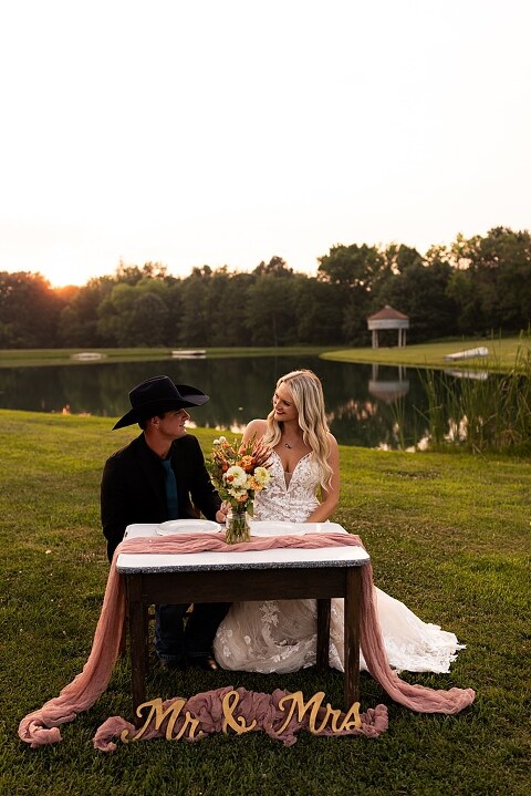 Rooster's Farm and Pumpkin Patch Wedding Venue | Missouri Wedding Photographer | Jonesburg Wedding Photographer | Outdoor Wedding Venue in Missouri | Central Missouri Wedding Photographer | Montgomery Missouri Wedding | Warrenton Missouri Wedding Venue | High Hill Missouri Wedding | Country Wedding Venue |