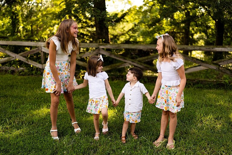Cousins laughing together at Mamoo Cousin Camp summer photos | Kids posing in the same yard spot during Mamoo Cousin Camp | Missouri Photographer Missouri Family Photographer Missouri outdoor photographer